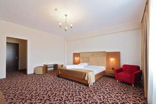 Отель Hotel Impero Орадя Улучшенный двухместный номер с 1 кроватью-2