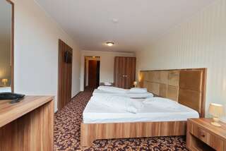 Отель Hotel Impero Орадя Двухместный номер с 2 отдельными кроватями-1